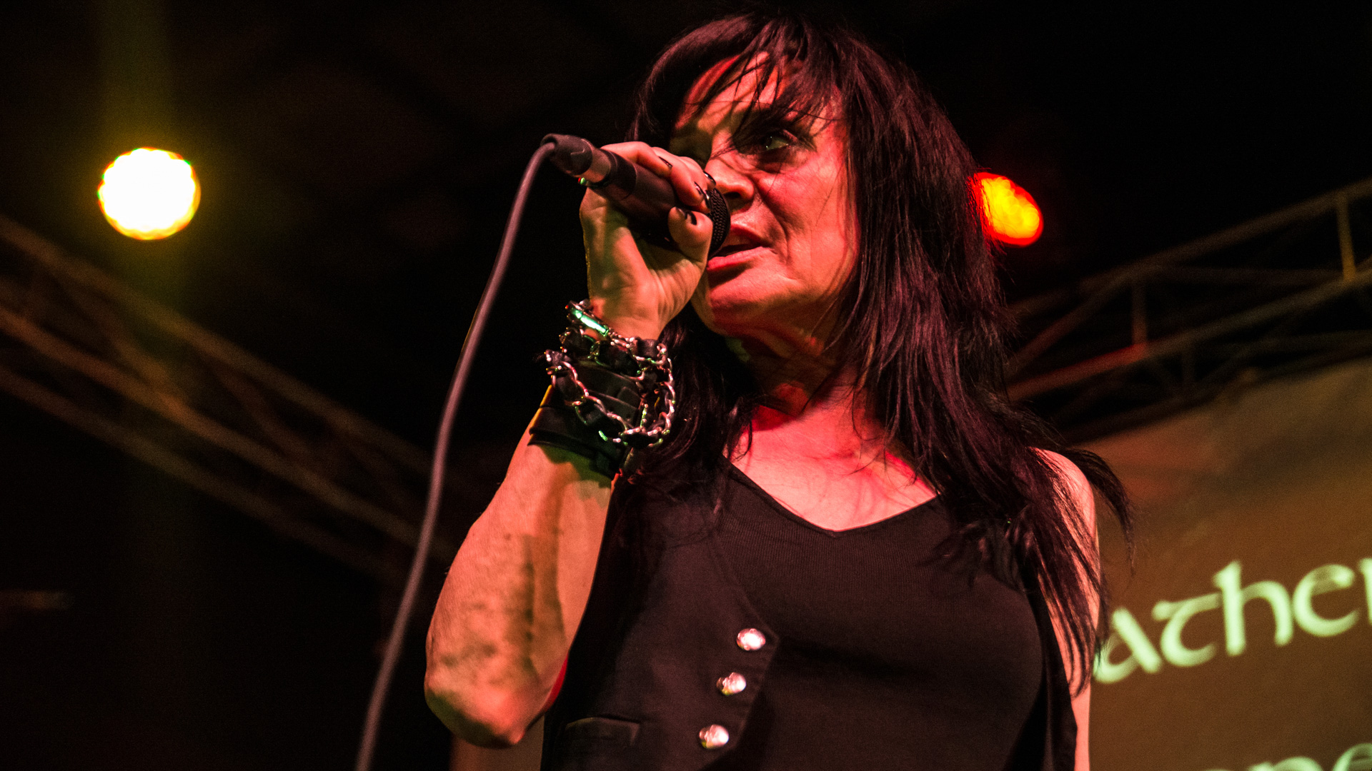 Leather Leone Ft Ricardo Ferreira